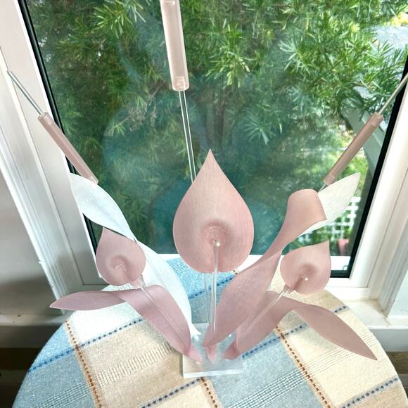 Vintage Lucite Calla Lily Sculpture with Pink and White Petals 24.5” - Picture 12 of 16
